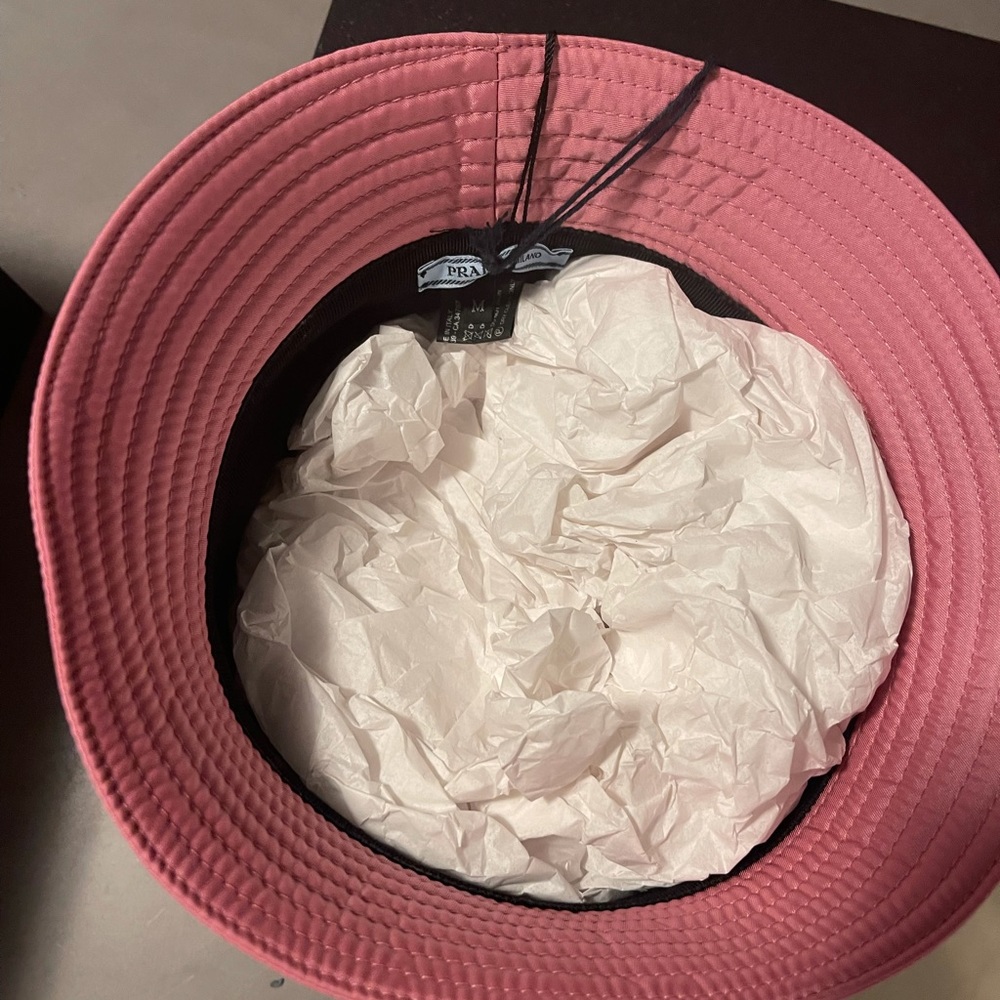 BRAND NEW BUCKET HAT.

NEVER WORN - Picture 6 of 9